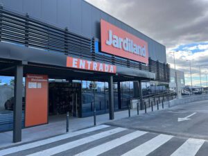 royecto para la construcción de un local comercial de 4.923 m2 en La Pobla de Vallbona