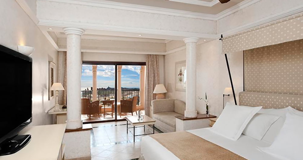 interior habitación hotel Villaitana zona cama